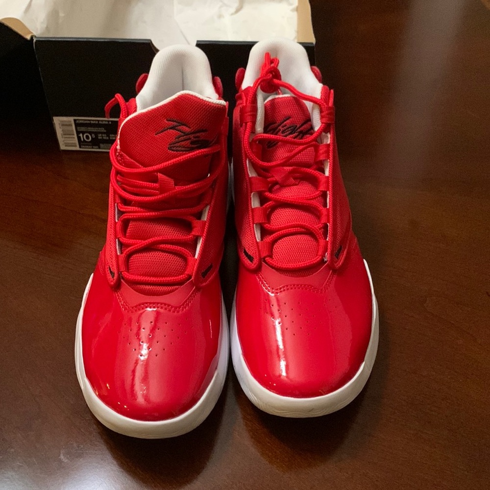 Jordan Max Aura 4 University Red